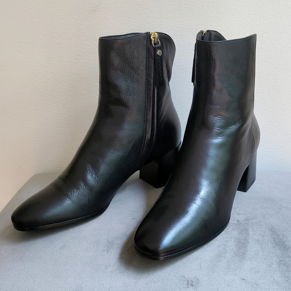 NWOB M. Gemi The Corsa block heel ankle boots in smooth black leather
